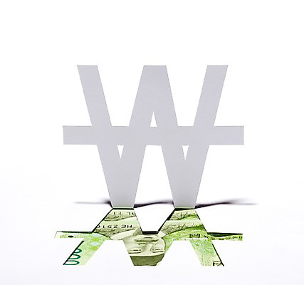 포토 JPG 스튜디오촬영 모양 문자 기호 종이 백그라운드 돈 비즈니스 실내 그림자 사람없음 금융 경제 모형 원화 화폐기호 페이퍼아트 만원 종이공예 종이팝업 특수문자 국내포토 지폐 내부 재산 공예 화폐 파일형식