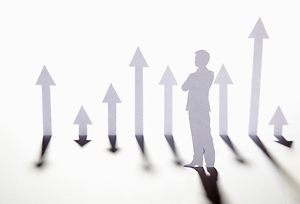 포토 JPG 스튜디오촬영 모양 기호 화살표 종이 백그라운드 비즈니스 통계 수치 그래프 사람모양 실내 그림자 사람없음 모형 페이퍼아트 방향 종이공예 상승 위치 종이팝업 위 국내포토 문자 컨셉 내부 공예 파일형식