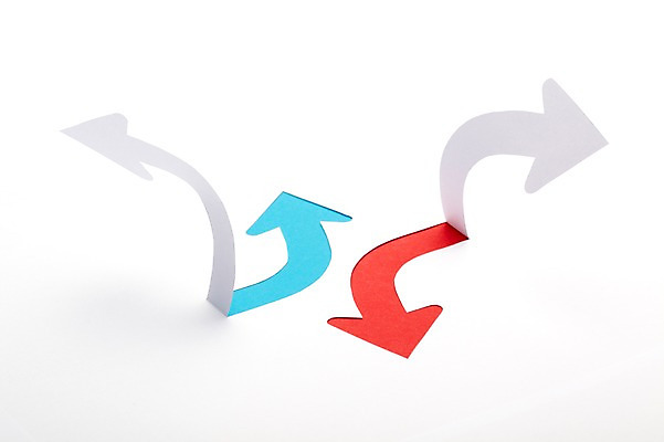 포토 JPG 스튜디오촬영 모양 기호 화살표 종이 컬러 백그라운드 비즈니스 실내 사람없음 빨간색 파란색 모형 페이퍼아트 오른쪽 방향 왼쪽 종이공예 순환 위치 종이팝업 우 국내포토 문자 모션 내부 공예 파일형식