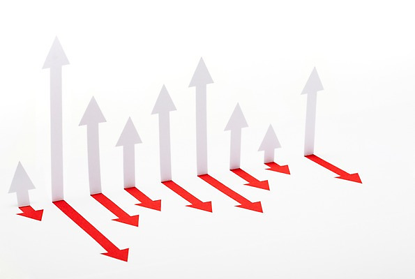 포토 JPG 스튜디오촬영 모양 기호 화살표 종이 컬러 백그라운드 비즈니스 수치 그래프 실내 사람없음 빨간색 모형 성장 페이퍼아트 방향 종이공예 상승 위치 종이팝업 위 국내포토 문자 컨셉 내부 공예 파일형식