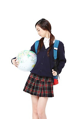 포토 JPG 스튜디오촬영 외국인 해외기획촬영 학생 라이프스타일 긴머리 2012년태국 여학생 여자 교육 교복 지구 가방 배낭 청소년 양갈래머리 여고생 고등학생 책가방 실내 한명 서기 들기 누끼 사람 동양인 앞모습 10대 세계 글로벌 지구본 스쿨라이프 십대라이프스타일 여자만 여자한명만 십대만 십대여자만 십대여자한명만 국내포토 1 헤어스타일 잡화 옷 뷰포인트 학교 모션 인종 내부 생활 파일형식