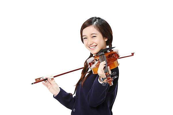 포토 JPG 스튜디오촬영 외국인 해외기획촬영 학생 라이프스타일 긴머리 2012년태국 여학생 여자 교육 교복 악기 연주 청소년 양갈래머리 여고생 고등학생 현악기 실내 한명 미소 웃음 들기 누끼 사람 동양인 상반신 옆모습 10대 스쿨라이프 십대라이프스타일 바이올린 레슨 여자만 여자한명만 십대만 십대여자만 십대여자한명만 국내포토 1 헤어스타일 옷 음악 뷰포인트 학교 모션 수업 표정 인종 내부 생활 파일형식
