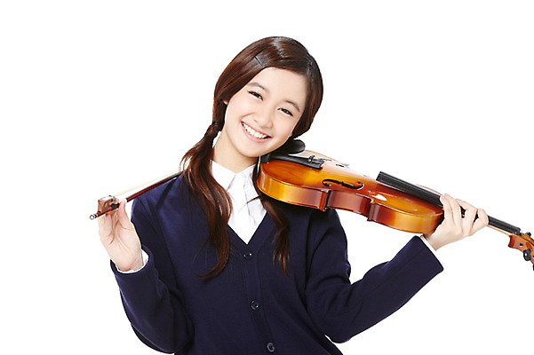 포토 JPG 스튜디오촬영 외국인 해외기획촬영 학생 라이프스타일 긴머리 2012년태국 여학생 여자 교육 교복 악기 연주 청소년 양갈래머리 여고생 고등학생 현악기 실내 한명 미소 웃음 들기 누끼 사람 동양인 상반신 앞모습 10대 스쿨라이프 십대라이프스타일 바이올린 레슨 여자만 여자한명만 십대만 십대여자만 십대여자한명만 국내포토 1 헤어스타일 옷 음악 뷰포인트 학교 모션 수업 표정 인종 내부 생활 파일형식