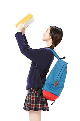 포토 JPG 스튜디오촬영 외국인 해외기획촬영 학생 라이프스타일 긴머리 응시 2012년태국 여학생 여자 교육 교복 가방 배낭 청소년 양갈래머리 여고생 고등학생 교재 책가방 실내 한명 서기 미소 웃음 들기 누끼 사람 동양인 옆모습 10대 책 독서 스쿨라이프 십대라이프스타일 여자만 여자한명만 십대만 십대여자만 십대여자한명만 국내포토 1 헤어스타일 시선 잡화 옷 뷰포인트 학교 모션 표정 인종 내부 생활 파일형식