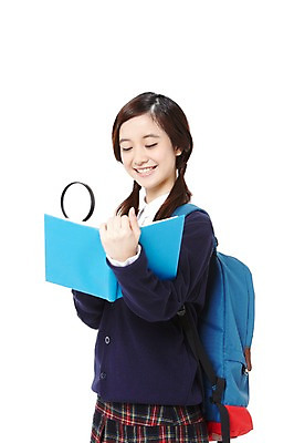 포토 JPG 스튜디오촬영 외국인 해외기획촬영 학생 라이프스타일 긴머리 응시 2012년태국 여학생 여자 교육 교복 가방 배낭 청소년 양갈래머리 여고생 고등학생 돋보기 교재 책가방 실내 한명 서기 미소 웃음 들기 누끼 사람 동양인 상반신 옆모습 10대 책 스쿨라이프 십대라이프스타일 관찰 여자만 여자한명만 십대만 십대여자만 십대여자한명만 국내포토 1 헤어스타일 시선 잡화 옷 뷰포인트 학교 모션 표정 인종 내부 생활 파일형식