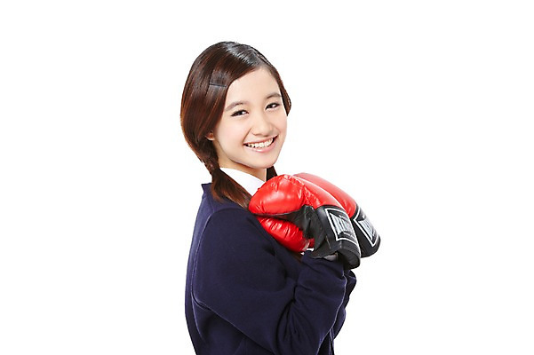 포토 JPG 스튜디오촬영 외국인 해외기획촬영 학생 라이프스타일 2012년태국 여학생 여자 교복 스포츠 포즈 모션 청소년 여고생 고등학생 실내 한명 미소 웃음 누끼 사람 동양인 상반신 옆모습 10대 운동 십대라이프스타일 권투 글러브 글로브 권투글러브 목표 열정 여자만 여자한명만 십대만 십대여자만 십대여자한명만 국내포토 1 옷 감정 스포츠용품 뷰포인트 장갑 컨셉 표정 건강 인종 내부 생활 격투기 파일형식