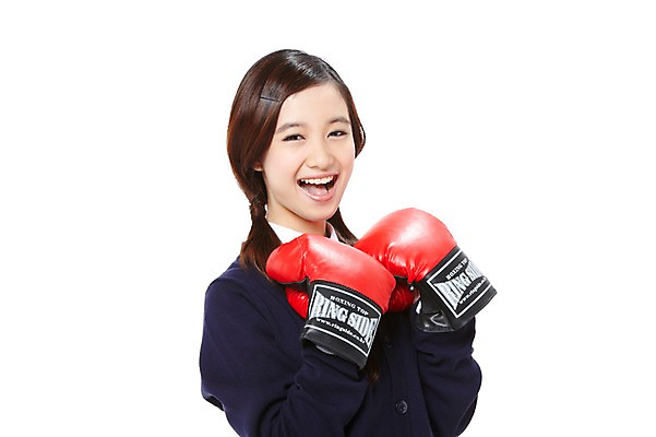 포토 JPG 스튜디오촬영 외국인 해외기획촬영 학생 라이프스타일 2012년태국 여학생 여자 교복 스포츠 포즈 모션 청소년 여고생 고등학생 실내 한명 미소 웃음 누끼 사람 동양인 상반신 앞모습 10대 운동 십대라이프스타일 권투 글러브 글로브 권투글러브 목표 열정 여자만 여자한명만 십대만 십대여자만 십대여자한명만 국내포토 1 옷 감정 스포츠용품 뷰포인트 장갑 컨셉 표정 건강 인종 내부 생활 격투기 파일형식