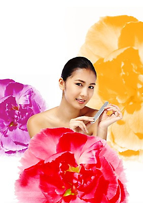 PSD 외국인 식물 편집 편집이미지 우먼라이프 라이프스타일 여자 꽃 한명 미소 웃음 들기 사람 동양인 상반신 20대 성인 앞모습 뷰티 튜브탑 손톱관리 네일아트 손톱 파일 네일용품 샌딩버퍼 손톱버퍼 여자만 여자한명만 성인여자만 청년만 청년여자만 성인한명만 청년여자한명만 성인여자한명만 성인만 이미지편집 1 손 뷰포인트 상의 모션 표정 인종 청년 생활 미용용품 파일형식