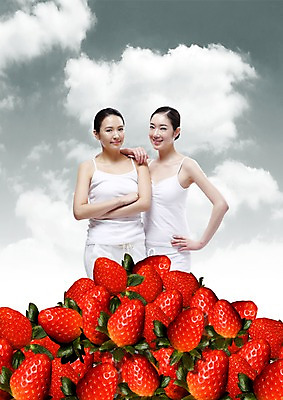 PSD 구름 편집 편집이미지 우먼라이프 라이프스타일 웰빙 여자 음식 컬러 허리손 몸매관리 다이어트 과일 하늘 딸기 서기 미소 웃음 사람 동양인 상반신 20대 성인 두명 빨간색 민소매 뷰티 한국인 탱크톱 유기농 여자만 성인여자만 청년만 청년여자만 성인만 이미지편집 자연요소 포즈 상의 모션 표정 건강 인종 청년 생활 파일형식