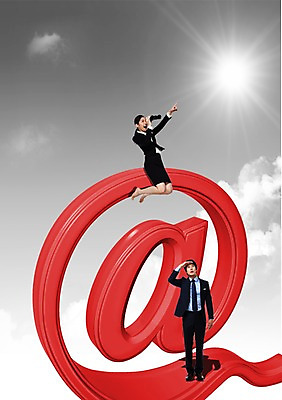 전신 PSD 외국인 구름 편집이미지 문자 기호 응시 여자 남자 인터넷 비즈니스 맨발 하늘 서기 사람 동양인 정장 손짓 20대 성인 두명 금융 비즈니스라이프 달리기 햇빛 태양 반사 손들기 점프 망원경 한국인 가리킴 관찰 비즈니스맨 비즈니스우먼 이메일 우편물 골뱅이기호 인터넷기호 청년만 성인만 이미지편집 자연요소 라이프스타일 시선 옷 모션 발 인종 청년 경제 직장인 파일형식