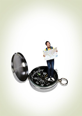 전신 PSD 외국인 편집이미지 우먼라이프 라이프스타일 응시 여자 여행 지도 가방 배낭 서기 미소 웃음 들기 사람 동양인 20대 성인 캐주얼 여행가방 도구 청바지 시곗바늘 수비 나침반 방향 위치 여행지도 길찾기 동서남북 여자만 성인여자만 청년만 청년여자만 성인만 이미지편집 시선 잡화 옷 시계 바지 모션 표정 인종 청년 생활 파일형식