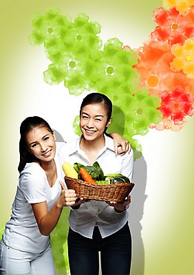 PSD 외국인 편집이미지 우먼라이프 라이프스타일 웰빙 여자 음식 채소 손가락 호박 어깨동무 건강 옥수수 미소 웃음 들기 사람 동양인 상반신 20대 성인 두명 앞모습 친구 농작물 바구니 소쿠리 환경 당근 엄지손가락 최고 브로콜리 친환경 유기농 채식 추천 따봉 여자만 성인여자만 청년만 청년여자만 성인만 이미지편집 손 뷰포인트 포즈 농업 관계 모션 곡류 뿌리채소 표정 인종 청년 생활 파일형식