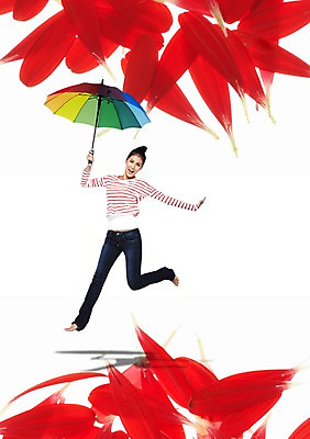 PSD 외국인 식물 편집이미지 우먼라이프 라이프스타일 잡화 여자 꽃잎 꽃 포즈 잎 우산 모션 맨발 한명 미소 웃음 들기 사람 동양인 20대 성인 캐주얼 달리기 점프 펼침 청바지 장우산 여자만 여자한명만 성인여자만 청년만 청년여자만 성인한명만 청년여자한명만 성인여자한명만 성인만 이미지편집 1 옷 바지 발 표정 인종 청년 생활 파일형식