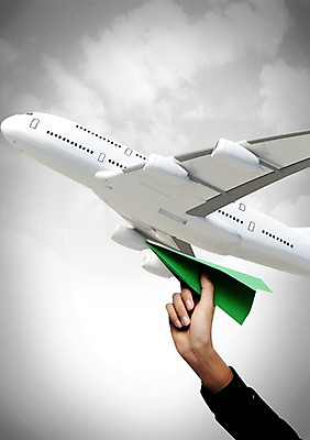 PSD 구름 편집이미지 손 교통수단 신체 항공교통 하늘 비행기 한손 한명 들기 사람 신체부위 장난감 비행 종이비행기 종이접기 이륙 소매 이미지편집 자연요소 1 종이 교통 모션 대중교통 접기 파일형식