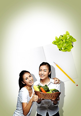 PSD 외국인 식물 편집이미지 우먼라이프 라이프스타일 웰빙 배너 여자 음식 채소 호박 안내 프레임 알림판 건강 옥수수 미소 웃음 들기 사람 동양인 손짓 상반신 20대 성인 두명 앞모습 농작물 필기구 연필 바구니 소쿠리 환경 공책 당근 엄지손가락 최고 풀 브로콜리 알림 친환경 유기농 채식 여자만 성인여자만 청년만 청년여자만 성인만 이미지편집 뷰포인트 농업 손가락 모션 문구용품 학용품 곡류 뿌리채소 표정 인종 청년 생활 파일형식