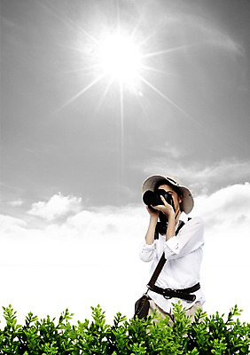 PSD 식물 구름 편집이미지 모자 우먼라이프 라이프스타일 여자 여행 포즈 가방 하늘 한명 서기 들기 사람 상반신 20대 성인 캐주얼 햇빛 태양 반사 카메라 사진촬영 풀 디지털카메라 여자만 여자한명만 성인여자만 청년만 청년여자만 성인한명만 청년여자한명만 성인여자한명만 성인만 이미지편집 자연요소 1 잡화 옷 모션 청년 생활 전자제품 촬영 파일형식