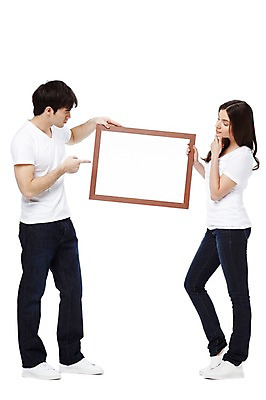 포토 JPG 스튜디오촬영 전신 서양인 외국인 백인 해외기획촬영 라이프스타일 커플 응시 2012년태국 여자 남자 커플라이프 포즈 프레임 실내 액자틀 틀 서기 들기 누끼 사람 손짓 20대 성인 두명 옆모습 캐주얼 반팔티셔츠 청바지 가리킴 커플룩 사진틀 청년만 성인만 국내포토 시선 옷 뷰포인트 액자 티셔츠 바지 관계 모션 인종 청년 내부 생활 파일형식