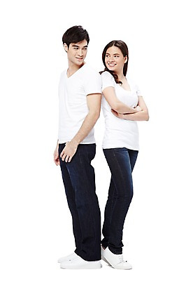 포토 JPG 스튜디오촬영 전신 서양인 외국인 백인 해외기획촬영 라이프스타일 커플 2012년태국 여자 남자 커플라이프 포즈 실내 서기 미소 웃음 누끼 사람 20대 성인 두명 옆모습 캐주얼 마주보기 팔짱 등맞대기 반팔티셔츠 청바지 커플룩 청년만 성인만 국내포토 옷 뷰포인트 티셔츠 바지 관계 모션 표정 인종 청년 내부 생활 파일형식