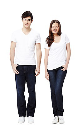 포토 JPG 스튜디오촬영 전신 서양인 외국인 백인 해외기획촬영 라이프스타일 커플 2012년태국 여자 남자 커플라이프 포즈 실내 서기 미소 웃음 누끼 사람 20대 성인 두명 앞모습 캐주얼 반팔티셔츠 청바지 커플룩 청년만 성인만 국내포토 옷 뷰포인트 티셔츠 바지 관계 모션 표정 인종 청년 내부 생활 파일형식