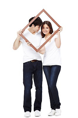 포토 JPG 스튜디오촬영 전신 서양인 외국인 백인 해외기획촬영 라이프스타일 커플 2012년태국 여자 남자 커플라이프 포즈 프레임 실내 액자틀 틀 서기 미소 웃음 들기 누끼 사람 20대 성인 두명 앞모습 캐주얼 반팔티셔츠 청바지 커플룩 사진틀 청년만 성인만 국내포토 옷 뷰포인트 액자 티셔츠 바지 관계 모션 표정 인종 청년 내부 생활 파일형식