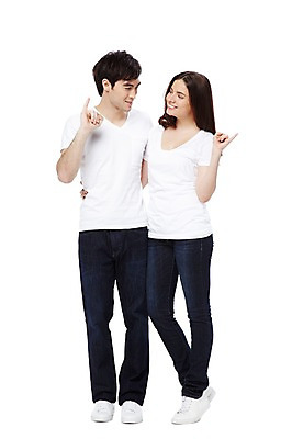 포토 JPG 스튜디오촬영 전신 서양인 외국인 백인 해외기획촬영 라이프스타일 커플 2012년태국 여자 남자 커플라이프 포즈 모션 실내 서기 미소 웃음 누끼 사람 손짓 20대 성인 두명 앞모습 캐주얼 마주보기 반팔티셔츠 청바지 커플룩 약속 새끼손가락 청년만 성인만 국내포토 옷 뷰포인트 티셔츠 바지 관계 표정 인종 청년 내부 생활 파일형식