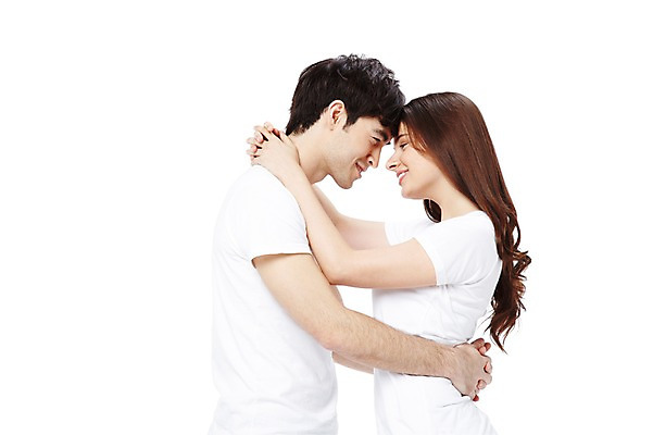 포토 JPG 스튜디오촬영 서양인 외국인 백인 해외기획촬영 라이프스타일 커플 2012년태국 여자 남자 커플라이프 안기 포옹 실내 사랑 미소 웃음 누끼 사람 상반신 20대 성인 두명 옆모습 캐주얼 마주보기 반팔티셔츠 커플룩 이마맞대기 청년만 성인만 국내포토 옷 감정 뷰포인트 티셔츠 관계 모션 표정 인종 청년 내부 생활 얼굴맞대기 파일형식