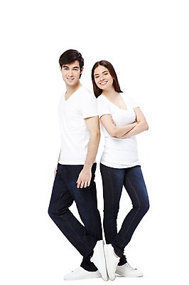 포토 JPG 스튜디오촬영 전신 서양인 외국인 백인 해외기획촬영 라이프스타일 커플 2012년태국 여자 남자 커플라이프 포즈 실내 서기 미소 웃음 누끼 사람 20대 성인 두명 옆모습 캐주얼 팔짱 등맞대기 반팔티셔츠 청바지 커플룩 청년만 성인만 국내포토 옷 뷰포인트 티셔츠 바지 관계 모션 표정 인종 청년 내부 생활 파일형식