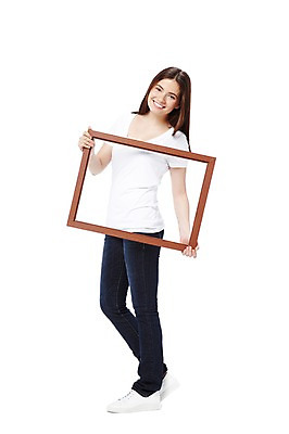 포토 JPG 스튜디오촬영 전신 서양인 외국인 백인 해외기획촬영 라이프스타일 긴머리 2012년태국 여자 포즈 프레임 실내 액자틀 틀 한명 서기 미소 웃음 들기 누끼 사람 20대 성인 캐주얼 반팔티셔츠 청바지 사진틀 여자만 여자한명만 성인여자만 청년만 청년여자만 성인한명만 청년여자한명만 성인여자한명만 성인만 국내포토 1 헤어스타일 옷 액자 티셔츠 바지 모션 표정 인종 청년 내부 생활 파일형식