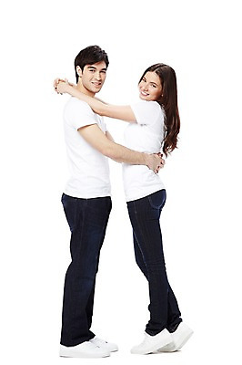 포토 JPG 스튜디오촬영 전신 서양인 외국인 백인 해외기획촬영 라이프스타일 커플 2012년태국 여자 남자 커플라이프 안기 포옹 실내 사랑 서기 미소 웃음 누끼 사람 20대 성인 두명 옆모습 캐주얼 마주보기 반팔티셔츠 청바지 커플룩 청년만 성인만 국내포토 옷 감정 뷰포인트 티셔츠 바지 관계 모션 표정 인종 청년 내부 생활 파일형식