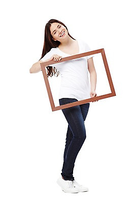 포토 JPG 스튜디오촬영 전신 서양인 외국인 백인 해외기획촬영 라이프스타일 긴머리 2012년태국 여자 포즈 프레임 실내 액자틀 틀 한명 서기 미소 웃음 들기 누끼 사람 20대 성인 캐주얼 반팔티셔츠 청바지 사진틀 여자만 여자한명만 성인여자만 청년만 청년여자만 성인한명만 청년여자한명만 성인여자한명만 성인만 국내포토 1 헤어스타일 옷 액자 티셔츠 바지 모션 표정 인종 청년 내부 생활 파일형식