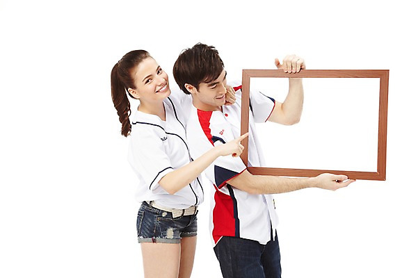 포토 JPG 스튜디오촬영 서양인 외국인 백인 해외기획촬영 라이프스타일 커플 응시 2012년태국 여자 남자 스포츠 커플라이프 액자 유니폼 응원 프레임 실내 액자틀 틀 서기 미소 웃음 들기 누끼 사람 손짓 20대 성인 두명 옆모습 캐주얼 운동복 운동 야구 가리킴 자신감 열정 응원단 사진틀 서포터즈 야구복 청년만 성인만 국내포토 시선 옷 감정 뷰포인트 관계 모션 표정 건강 인종 청년 내부 생활 구기 파일형식