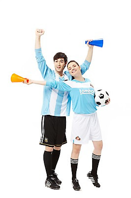 포토 JPG 스튜디오촬영 전신 서양인 외국인 백인 해외기획촬영 라이프스타일 커플 2012년태국 여자 남자 스포츠 커플라이프 유니폼 축구공 공 응원 실내 서기 미소 웃음 들기 누끼 사람 20대 성인 두명 앞모습 운동복 운동 구기 미식축구 축구 확성기 응원용품 자신감 니삭스 열정 응원단 축구복 축구화 서포터즈 응원나팔 청년만 성인만 국내포토 옷 감정 뷰포인트 운동화 축구용품 관계 모션 양말 표정 건강 인종 청년 내부 생활 오브젝트 파일형식