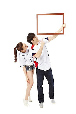 포토 JPG 스튜디오촬영 전신 서양인 외국인 백인 해외기획촬영 라이프스타일 커플 응시 2012년태국 여자 남자 스포츠 커플라이프 액자 유니폼 응원 프레임 실내 액자틀 틀 서기 미소 웃음 들기 누끼 사람 손짓 20대 성인 두명 옆모습 캐주얼 운동복 운동 야구 가리킴 자신감 열정 응원단 사진틀 서포터즈 야구복 청년만 성인만 국내포토 시선 옷 감정 뷰포인트 관계 모션 표정 건강 인종 청년 내부 생활 구기 파일형식