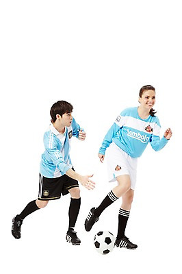 포토 JPG 스튜디오촬영 전신 서양인 외국인 백인 해외기획촬영 라이프스타일 커플 2012년태국 여자 남자 스포츠 커플라이프 포즈 유니폼 축구공 공 모션 실내 서기 미소 웃음 누끼 사람 20대 성인 두명 옆모습 운동복 운동 구기 미식축구 축구 자신감 심판 니삭스 호루라기 열정 축구복 축구화 드리블 청년만 성인만 국내포토 옷 감정 뷰포인트 운동화 축구용품 관계 양말 표정 건강 인종 청년 내부 생활 파일형식