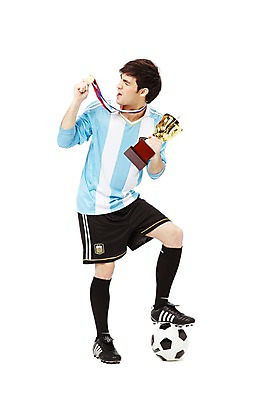 포토 JPG 스튜디오촬영 전신 서양인 외국인 백인 해외기획촬영 라이프스타일 2012년태국 남자 스포츠 유니폼 축구공 공 실내 한명 서기 들기 누끼 사람 20대 성인 앞모습 운동복 운동 구기 미식축구 축구 기쁨 우승 자신감 니삭스 상 트로피 메달 열정 축구복 축구화 금메달 밟기 세리머니 남자만 남자한명만 성인남자만 청년만 청년남자만 청년남자한명만 성인한명만 성인남자한명만 성인만 국내포토 1 옷 감정 뷰포인트 운동화 축구용품 모션 양말 건강 인종 청년 내부 생활 최고 상_우승 상패 상_상패 파일형식