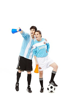 포토 JPG 스튜디오촬영 전신 서양인 외국인 백인 해외기획촬영 라이프스타일 커플 응시 2012년태국 여자 남자 스포츠 커플라이프 허리손 유니폼 축구공 공 응원 실내 서기 미소 웃음 들기 누끼 사람 손짓 20대 성인 두명 앞모습 운동복 운동 구기 미식축구 축구 확성기 응원용품 가리킴 자신감 니삭스 열정 응원단 축구복 축구화 밟기 서포터즈 응원나팔 청년만 성인만 국내포토 시선 옷 감정 뷰포인트 포즈 운동화 축구용품 관계 모션 양말 표정 건강 인종 청년 내부 생활 오브젝트 파일형식