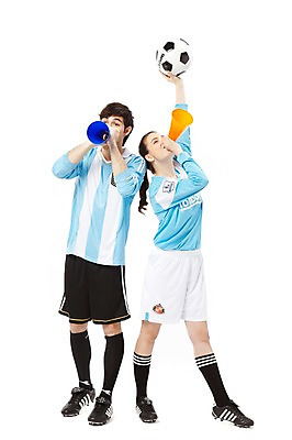 포토 JPG 스튜디오촬영 전신 서양인 외국인 백인 해외기획촬영 라이프스타일 커플 2012년태국 여자 남자 스포츠 커플라이프 유니폼 축구공 공 응원 실내 서기 들기 누끼 사람 20대 성인 두명 앞모습 운동복 운동 구기 미식축구 축구 확성기 응원용품 자신감 니삭스 열정 응원단 축구복 축구화 서포터즈 응원나팔 청년만 성인만 국내포토 옷 감정 뷰포인트 운동화 축구용품 관계 모션 양말 건강 인종 청년 내부 생활 오브젝트 파일형식