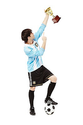 포토 JPG 스튜디오촬영 전신 서양인 외국인 백인 해외기획촬영 라이프스타일 2012년태국 남자 스포츠 유니폼 축구공 공 실내 한명 서기 들기 누끼 사람 손짓 20대 성인 옆모습 운동복 운동 구기 미식축구 축구 기쁨 가리킴 우승 자신감 니삭스 상 트로피 열정 축구복 축구화 밟기 세리머니 남자만 남자한명만 성인남자만 청년만 청년남자만 청년남자한명만 성인한명만 성인남자한명만 성인만 국내포토 1 옷 감정 뷰포인트 운동화 축구용품 모션 양말 건강 인종 청년 내부 생활 최고 상_우승 상패 파일형식