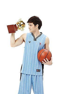 포토 JPG 스튜디오촬영 서양인 외국인 백인 해외기획촬영 라이프스타일 2012년태국 남자 스포츠 유니폼 공 농구 농구공 실내 한명 서기 들기 누끼 사람 20대 성인 앞모습 운동복 운동 구기 우승 자신감 상 트로피 열정 농구복 남자만 남자한명만 성인남자만 청년만 청년남자만 청년남자한명만 성인한명만 성인남자한명만 성인만 국내포토 1 옷 감정 뷰포인트 모션 건강 인종 청년 내부 생활 최고 상_우승 상패 파일형식