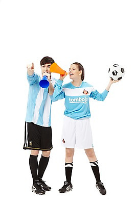 포토 JPG 스튜디오촬영 전신 서양인 외국인 백인 해외기획촬영 라이프스타일 커플 응시 2012년태국 여자 남자 스포츠 커플라이프 유니폼 축구공 공 응원 실내 서기 미소 웃음 들기 누끼 사람 손짓 20대 성인 두명 앞모습 운동복 운동 구기 미식축구 축구 확성기 응원용품 가리킴 자신감 니삭스 열정 응원단 축구복 축구화 서포터즈 응원나팔 청년만 성인만 국내포토 시선 옷 감정 뷰포인트 운동화 축구용품 관계 모션 양말 표정 건강 인종 청년 내부 생활 오브젝트 파일형식