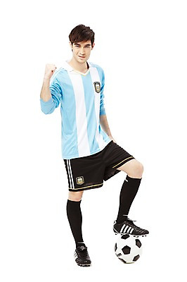 포토 JPG 스튜디오촬영 전신 서양인 외국인 백인 해외기획촬영 라이프스타일 2012년태국 남자 스포츠 유니폼 축구공 공 실내 한명 서기 미소 웃음 누끼 사람 손짓 20대 성인 앞모습 운동복 운동 구기 파이팅 미식축구 축구 주먹 자신감 니삭스 열정 축구복 축구화 밟기 남자만 남자한명만 성인남자만 청년만 청년남자만 청년남자한명만 성인한명만 성인남자한명만 성인만 국내포토 1 옷 감정 뷰포인트 운동화 축구용품 모션 양말 표정 건강 인종 청년 내부 생활 파일형식