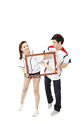 포토 JPG 스튜디오촬영 전신 서양인 외국인 백인 해외기획촬영 라이프스타일 커플 2012년태국 여자 남자 스포츠 커플라이프 액자 유니폼 응원 프레임 실내 액자틀 틀 서기 미소 웃음 들기 누끼 사람 20대 성인 두명 앞모습 캐주얼 운동복 운동 야구 자신감 열정 응원단 사진틀 서포터즈 야구복 청년만 성인만 국내포토 옷 감정 뷰포인트 관계 모션 표정 건강 인종 청년 내부 생활 구기 파일형식