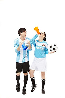 포토 JPG 스튜디오촬영 전신 서양인 외국인 백인 해외기획촬영 라이프스타일 커플 2012년태국 여자 남자 스포츠 커플라이프 유니폼 축구공 공 응원 실내 서기 들기 누끼 사람 20대 성인 두명 앞모습 운동복 운동 구기 미식축구 축구 확성기 응원용품 자신감 니삭스 열정 응원단 축구복 축구화 서포터즈 응원나팔 청년만 성인만 국내포토 옷 감정 뷰포인트 운동화 축구용품 관계 모션 양말 건강 인종 청년 내부 생활 오브젝트 파일형식