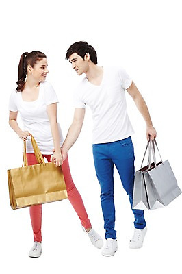 포토 JPG 스튜디오촬영 전신 서양인 외국인 백인 해외기획촬영 라이프스타일 커플 2012년태국 여자 남자 행복 커플라이프 실내 서기 미소 웃음 들기 누끼 사람 이벤트 20대 성인 두명 앞모습 캐주얼 쇼핑 장보기 쇼핑백 마주보기 손잡기 커플룩 청년만 성인만 국내포토 옷 감정 뷰포인트 가방 관계 모션 표정 인종 청년 내부 생활 파일형식