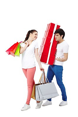 포토 JPG 스튜디오촬영 전신 서양인 외국인 백인 해외기획촬영 라이프스타일 커플 2012년태국 여자 남자 행복 커플라이프 실내 피곤 선물 서기 미소 웃음 들기 누끼 사람 이벤트 20대 성인 두명 옆모습 캐주얼 선물상자 쇼핑 장보기 상자 쇼핑백 커플룩 무거움 청년만 성인만 국내포토 옷 감정 뷰포인트 컨셉 가방 관계 모션 표정 인종 청년 내부 생활 무게 파일형식