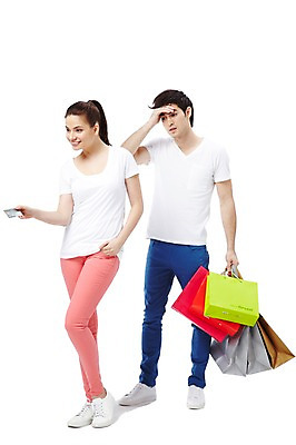 포토 JPG 스튜디오촬영 전신 서양인 외국인 백인 해외기획촬영 라이프스타일 커플 2012년태국 여자 남자 행복 커플라이프 실내 피곤 서기 미소 웃음 들기 누끼 사람 이벤트 20대 성인 두명 앞모습 캐주얼 쇼핑 장보기 쇼핑백 신용카드 계산 커플룩 결제 청년만 성인만 국내포토 옷 감정 뷰포인트 컨셉 가방 관계 모션 표정 인종 청년 내부 생활 금융 파일형식