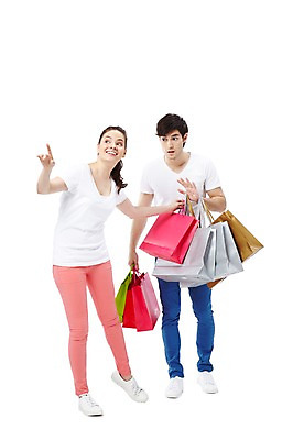 포토 JPG 스튜디오촬영 전신 서양인 외국인 백인 해외기획촬영 라이프스타일 커플 응시 2012년태국 여자 남자 행복 커플라이프 실내 서기 미소 웃음 들기 누끼 사람 손짓 이벤트 20대 성인 두명 앞모습 캐주얼 쇼핑 장보기 쇼핑백 가리킴 커플룩 청년만 성인만 국내포토 시선 옷 감정 뷰포인트 가방 관계 모션 표정 인종 청년 내부 생활 파일형식