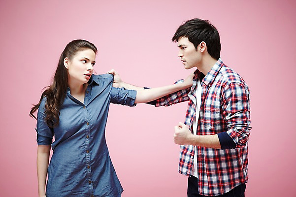 포토 JPG 스튜디오촬영 서양인 외국인 백인 해외기획촬영 라이프스타일 커플 2012년태국 여자 남자 커플라이프 포즈 모션 실내 사람 상반신 20대 성인 두명 캐주얼 마주보기 경쟁 분노 싸움 사랑싸움 멱살 청년만 성인만 분홍색배경 국내포토 옷 감정 분홍색 백그라운드 컨셉 관계 인종 청년 내부 생활 파일형식