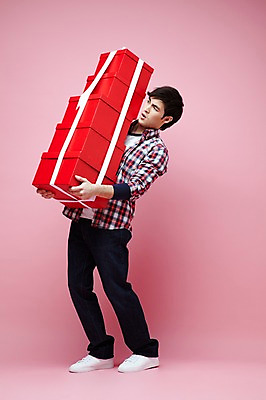 포토 JPG 스튜디오촬영 전신 서양인 외국인 백인 해외기획촬영 라이프스타일 응시 2012년태국 남자 실내 선물 한명 서기 들기 사람 이벤트 20대 성인 앞모습 캐주얼 선물상자 상자 무거움 남자만 남자한명만 성인남자만 청년만 청년남자만 청년남자한명만 성인한명만 성인남자한명만 성인만 분홍색배경 국내포토 1 시선 옷 뷰포인트 분홍색 백그라운드 모션 인종 청년 내부 생활 무게 파일형식