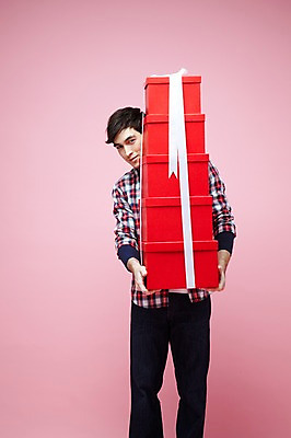 포토 JPG 스튜디오촬영 서양인 외국인 백인 해외기획촬영 라이프스타일 2012년태국 남자 실내 선물 한명 서기 들기 사람 이벤트 20대 성인 앞모습 캐주얼 선물상자 상자 남자만 남자한명만 성인남자만 청년만 청년남자만 청년남자한명만 성인한명만 성인남자한명만 성인만 분홍색배경 국내포토 1 옷 뷰포인트 분홍색 백그라운드 모션 인종 청년 내부 생활 파일형식